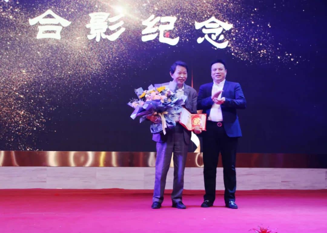 新思维 新高度 新作为2021年度表彰大会-突出贡献奖