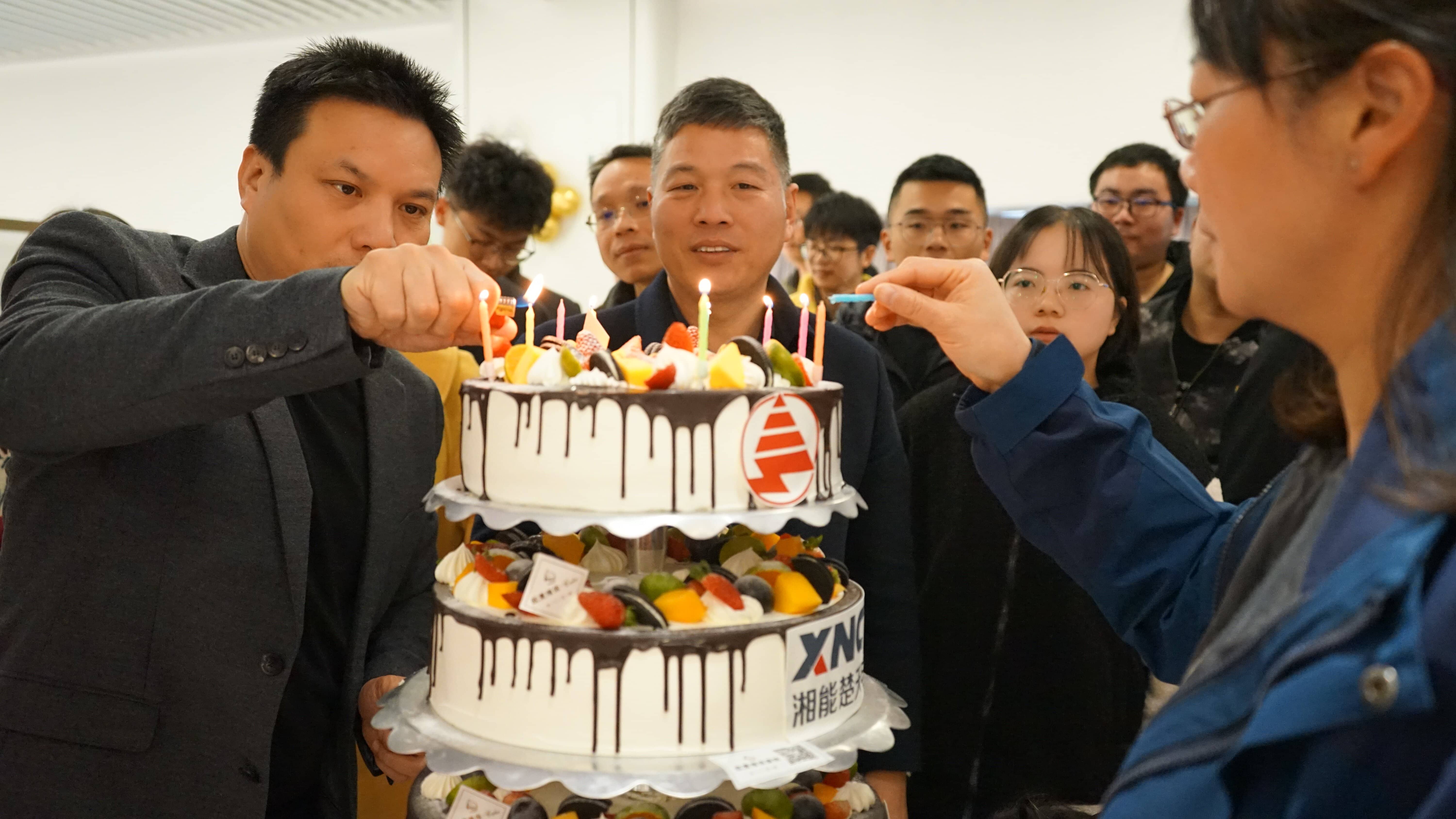 湘能楚天-2021第四季度员工生日会切蛋糕环节